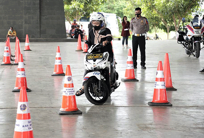 Selain menggelar pelatihan Safety Driving, pada kesempatan ini pula, PT MUM juga melaksanakan rekrutmen massal khusus wilayah Jawa Barat.