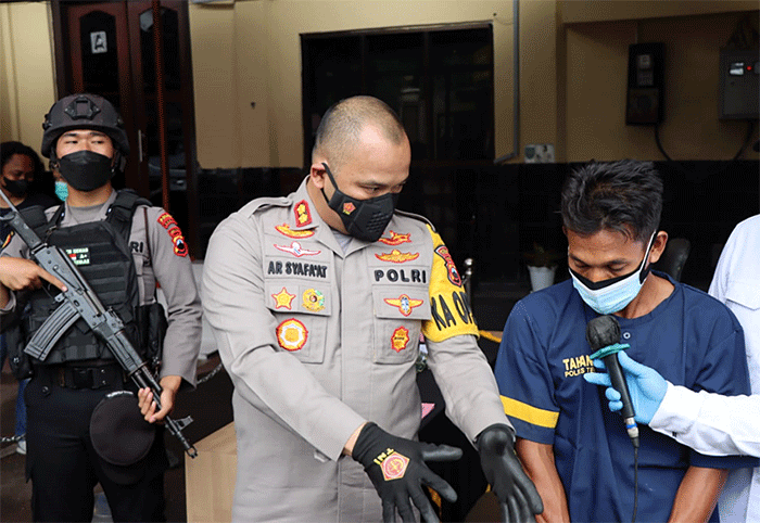 Kapolres Tegal AKBP Arie Prasetya Syafa'at mengungkapkan motiv tersangka melakukan pembunuhan terhadap wanita yang tengah hamil enam bulan ini.