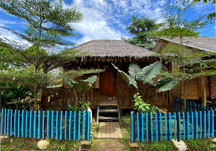 Wisata alam menjadi salah satu tujuan berwisata bersama keluarga di tengah pandemi Covid-19 yang hingga saat ini belum berakhir.