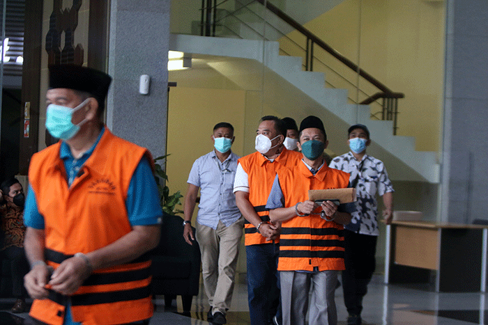 Tersangka anggota DPRD nonaktif Muara Enim usai menjalani pemeriksaan di Gedung KPK Merah Putih, Rabu (9/3/2022).