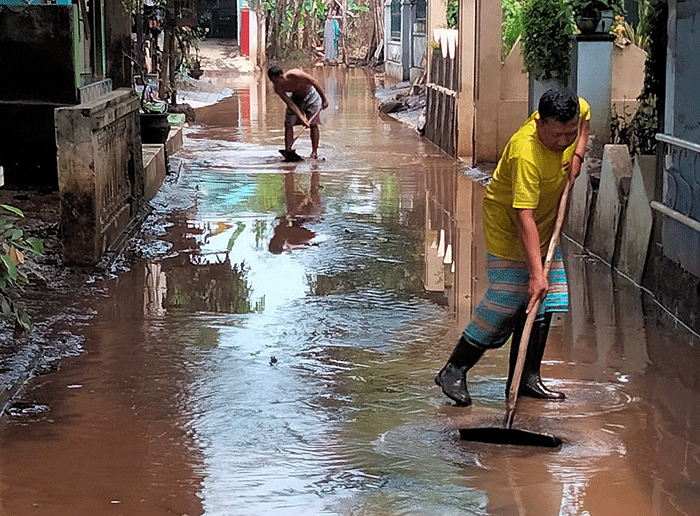 Banjir yang melanda Kabupaten Pasuruan, Jawa Timur  berdampak kepada 7.275 jiwa dari 3.325 KK.