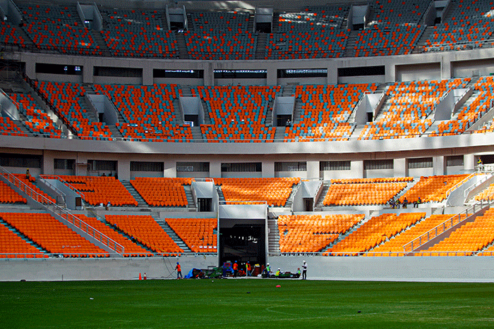 Aktivitas pengerjaan pembangunan Jakarta International Stadium (JIS) di kawasan Papanggo, Tanjung Priok, Jakarta Utara, Selasa (8/3/2022).