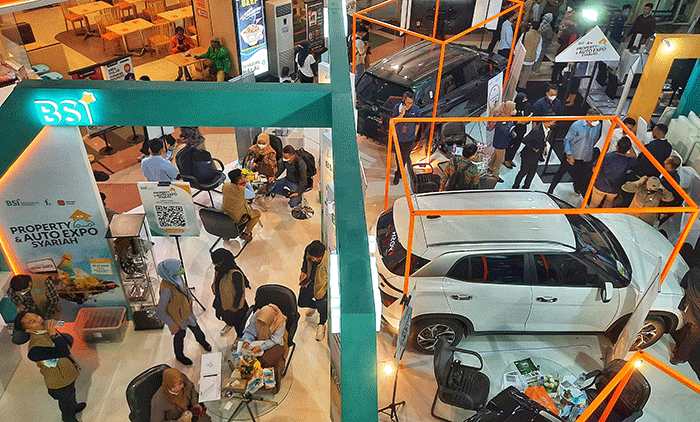 Sejumlah pengunjung di acara Property And Auto Expo Syariah yang diselenggarakan oleh Bank Syariah Indonesia (BSI) dan DPD REI Sulawesi Selatan.