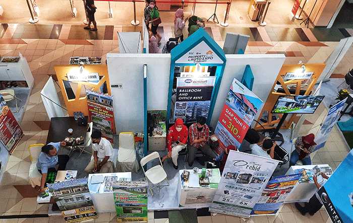 Sejumlah pengunjung di acara Property And Auto Expo Syariah yang diselenggarakan oleh Bank Syariah Indonesia (BSI) dan DPD REI Sulawesi Selatan.