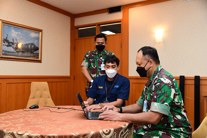 Kasau Marsekal TNI Fadjar Prasetyo, melaksanakan pengisian Surat Pemberitahuan (SPT) pajak 2022, di Mabesau, Cilangkap, Jakarta Timur.