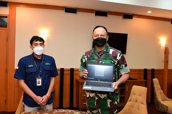 Kasau Marsekal TNI Fadjar Prasetyo, melaksanakan pengisian Surat Pemberitahuan (SPT) pajak 2022, di Mabesau, Cilangkap, Jakarta Timur.