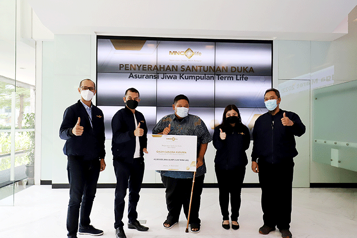 Penyerahan klaim kepada ahli waris di MNC Financial Center, Jakarta, Jumat (11/3/2022).