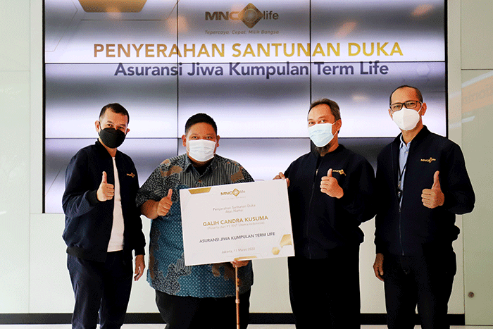 Penyerahan klaim kepada ahli waris di MNC Financial Center, Jakarta, Jumat (11/3/2022).