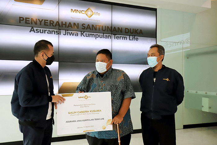 Penyerahan klaim kepada ahli waris di MNC Financial Center, Jakarta, Jumat (11/3/2022).