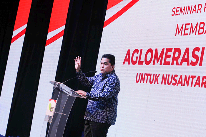 Menteri Badan Usaha Milik Negara (BUMN) Erick Thohir menyampaikan pidato kunci dalam seminar membangun aglomerasi Sumatera Bagian Selatan (Sumbagsel).