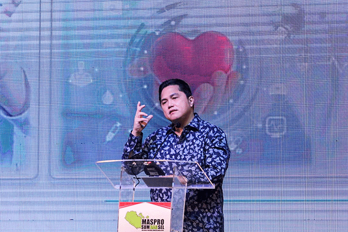 Menteri Badan Usaha Milik Negara (BUMN) Erick Thohir menyampaikan pidato kunci dalam seminar membangun aglomerasi Sumatera Bagian Selatan (Sumbagsel).