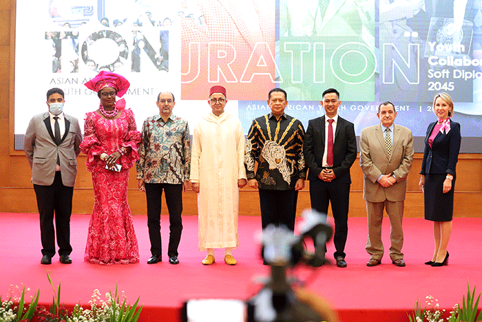 Pelantikan pengurus Organisasi Pemuda Asia dan Afrika (Asian African Youth Government) di Kompleks Parlemen, Jakarta, Jumat (11/3/2022).