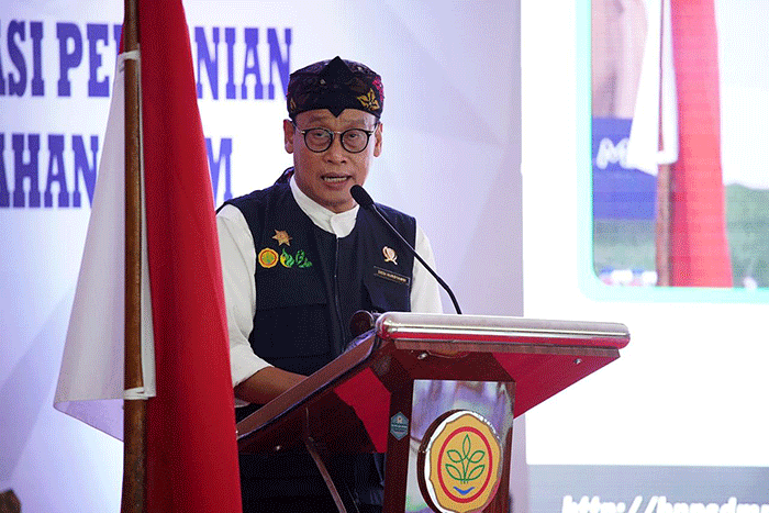 Menteri Pertanian Syahrul Yasin Limpo telah berupaya dengan mencanangkan program pengembangan lahan untuk kedelai.