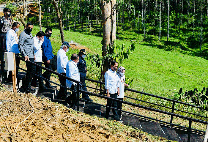 Presiden Joko Widodo dan Ibu Iriana Joko Widodo tiba di Kawasan Titik Nol Kilometer Ibu Kota Nusantara (IKN), di Kabupaten Penajam Paser Utara.