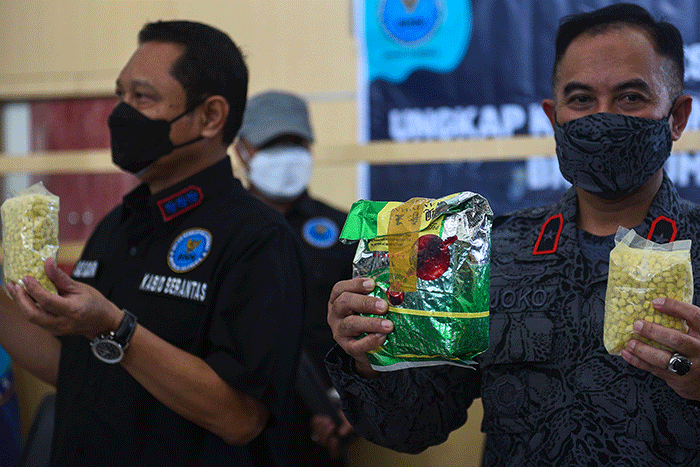Menurut Kepala BNNP Sumsel Brigjen Pol Djoko Prihadi tersangka RM selain menyimpan juga menjual narkoba untuk wilayah Kota Palembang.