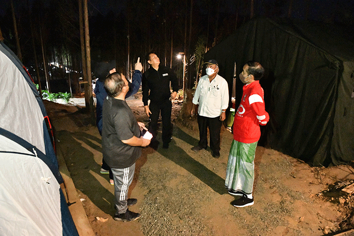 Presiden Joko Widodo tampak menikmati malam di Ibu Kota Nusantara (IKN), Kabupaten Penajam Paser Utara, Provinsi Kalimantan Timur, Senin (14/3/2022).
