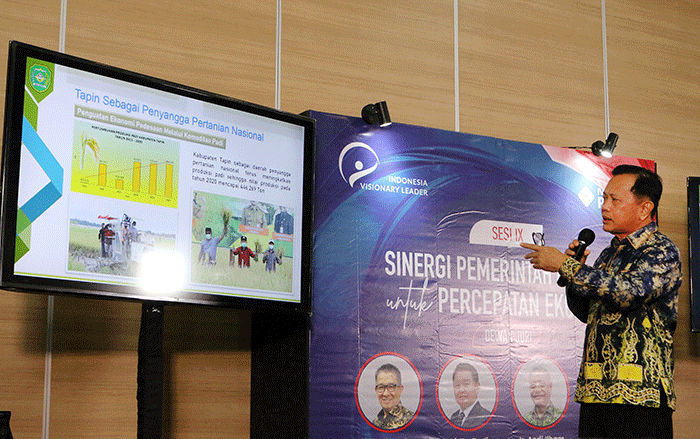Bupati Tapin H.M Arifin Arpan memberikan pemaparan saat acara Indonesia Visionary Leader Season IX Tahun 2022.
