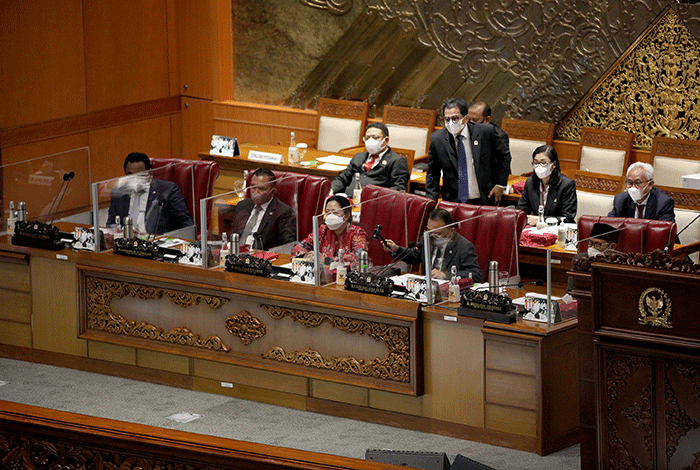 Ketua DPR Puan Maharani menyampaikan pidatonya saat Rapat Paripurna DPR ke-17 Masa Persidangan IV Tahun Sidang 2021-2022 di Kompleks Parlemen.