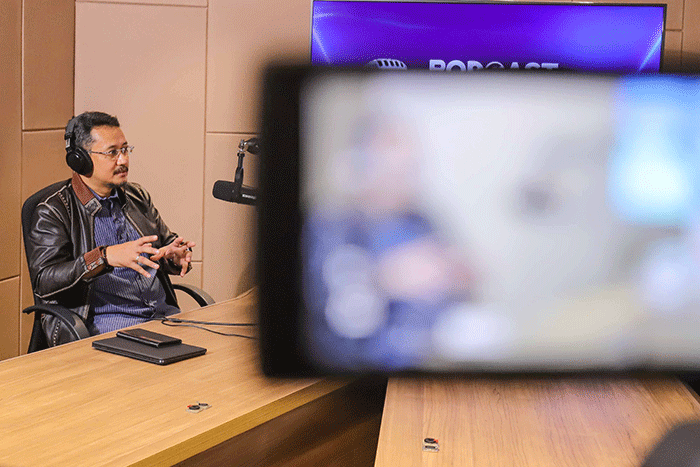Wakil Ketua Umum DPP Partai Perindo Ferry Kurnia (kiri) saat menjadi narasumber Podcast Aksi Nyata #DariKamuUntukIndonesia.
