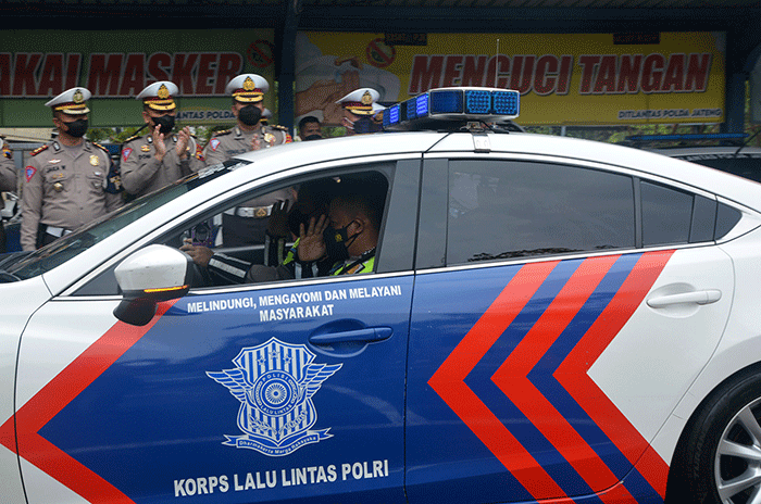 Dirlantas Polda Jateng Kombes Pol Agus Suryo Nugroho melepas keberangkatan personel dan kendaraan menuju Mandalika NTB.