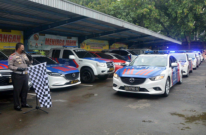 Dirlantas Polda Jateng Kombes Pol Agus Suryo Nugroho melepas keberangkatan personel dan kendaraan menuju Mandalika NTB.