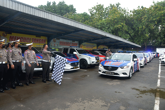 Dirlantas Polda Jateng Kombes Pol Agus Suryo Nugroho melepas keberangkatan personel dan kendaraan menuju Mandalika NTB.