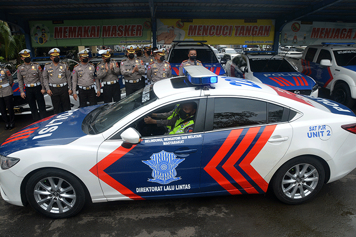 Dirlantas Polda Jateng Kombes Pol Agus Suryo Nugroho melepas keberangkatan personel dan kendaraan menuju Mandalika NTB.
