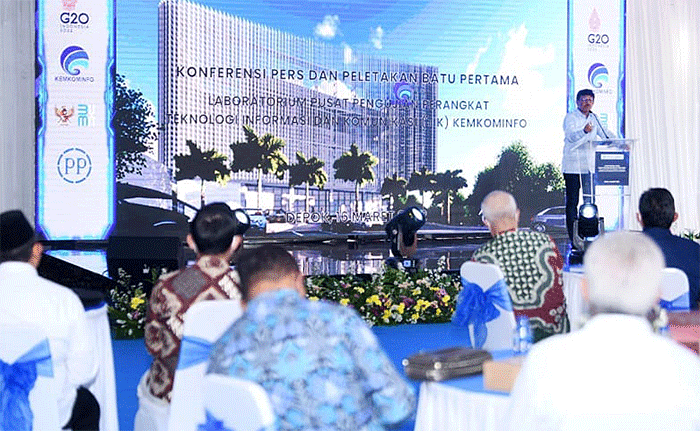 “Hari ini kita sama-sama telah menyaksikan peletakan batu pertama pembangunan Laboratorium Pusat Pengujian Perangkat Teknologi Informasi dan Komunikasi Kominfo.