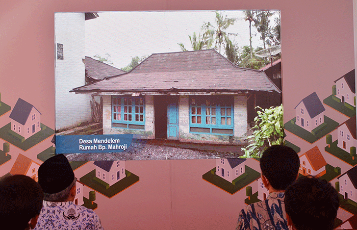 Sebanyak 10 warga kurang mampu menerima secara simbolis Rumah Sederhana Layak Huni di Desa Plakaran, Kecamatan Moga, Kabupaten Pemalang.