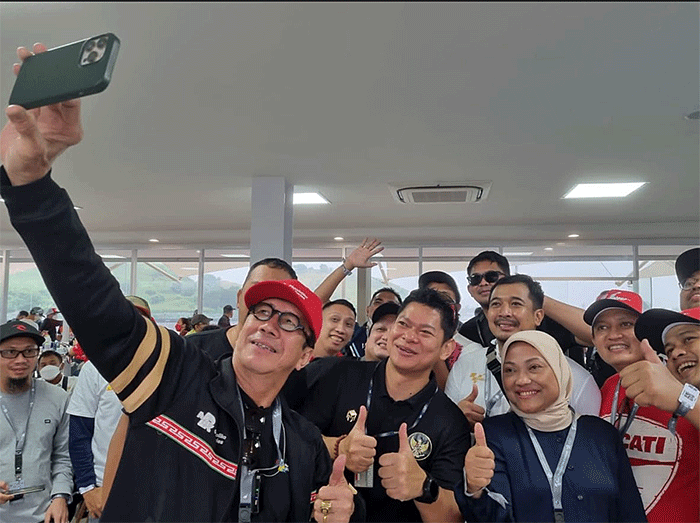 Menteri Ketenagakerjaan Ida Fauziyah, merasa bangga saat menyaksikan langsung gelaran MotoGP Mandalika 2022.