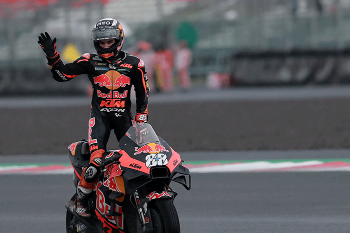 Pembalap Red Bull KTM Factory Racing Miguel Oliveira melakukan selebrasi usai balapan MotoGP seri Pertamina Grand Prix of Indonesia.