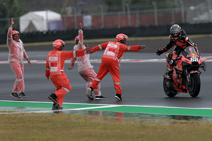 Pembalap Red Bull KTM Factory Racing Miguel Oliveira melakukan selebrasi usai balapan MotoGP seri Pertamina Grand Prix of Indonesia.