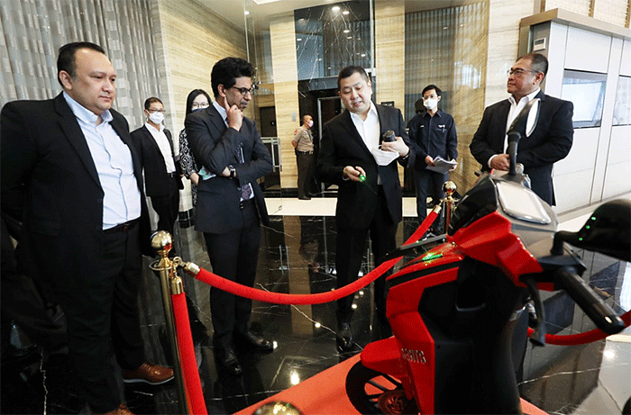 Executive Chairman of MNC Group, Hary Tanoesoedibjo, mengatakan digitalisasi layanan merupakan masalah mendesak di tengah tuntutan untuk terus berinovasi.