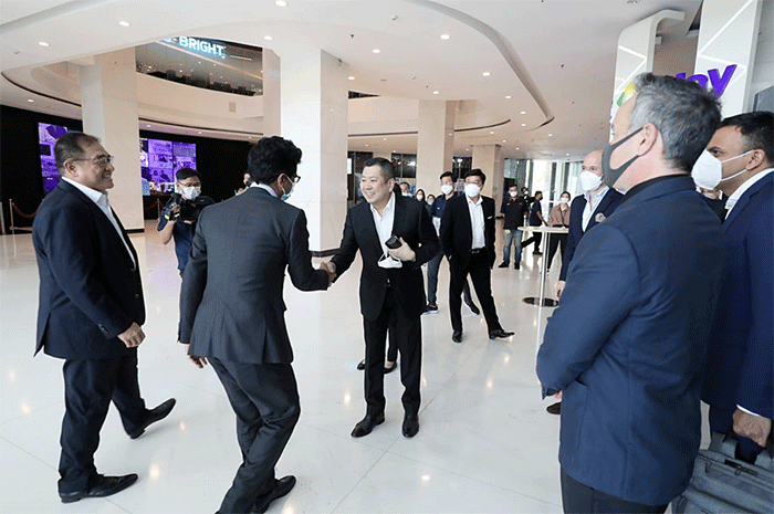 Executive Chairman of MNC Group, Hary Tanoesoedibjo, mengatakan digitalisasi layanan merupakan masalah mendesak di tengah tuntutan untuk terus berinovasi.