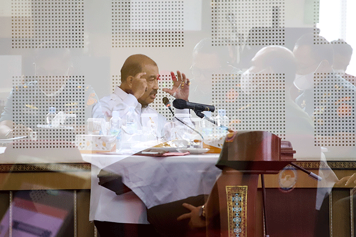 Wakil Ketua DPD RI Nono Sampono bersama Wakil Rektor I Bidang Akademik dan Kemahasiswaan Unhan RI Mayjen TNI Jonni Mahroza menghadiri Focus Group Discussion.