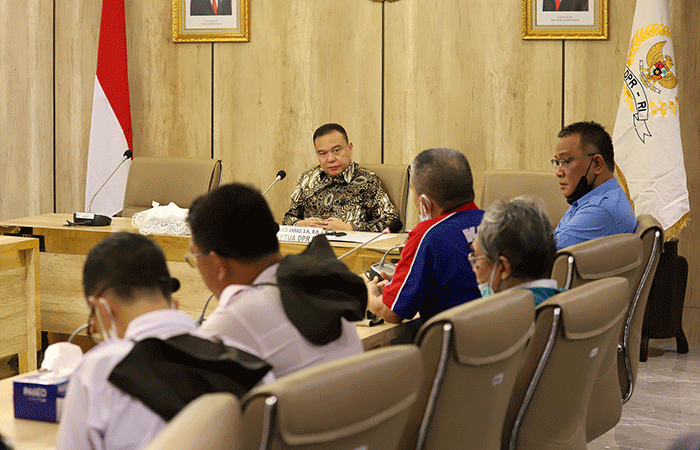 Wakil Ketua DPR Sufmi Dasco Ahmad saat menerima perwakilan buruh dari Konfederasi Serikat Pekerja Seluruh Indonesia (KSPSI).