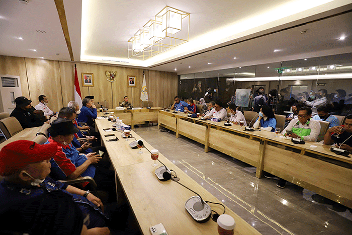 Wakil Ketua DPR Sufmi Dasco Ahmad saat menerima perwakilan buruh dari Konfederasi Serikat Pekerja Seluruh Indonesia (KSPSI).