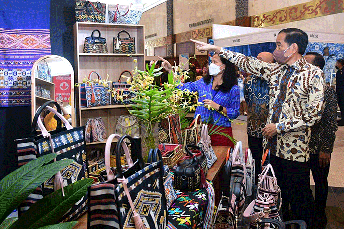 Presiden Joko Widodo secara resmi membuka pagelaran The 22nd Jakarta International Handicraft Trade Fair (INACRAFT) 2022 di JCC.