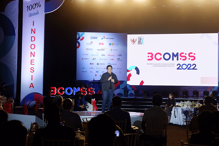 Menteri BUMN Erick Thohir memberikan sambutan pada malam penghargaan BCOMSS 2022 di Istora Senayan, Rabu (23/3/2022).