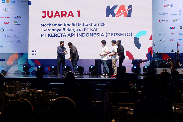 Menteri BUMN Erick Thohir memberikan sambutan pada malam penghargaan BCOMSS 2022 di Istora Senayan, Rabu (23/3/2022).