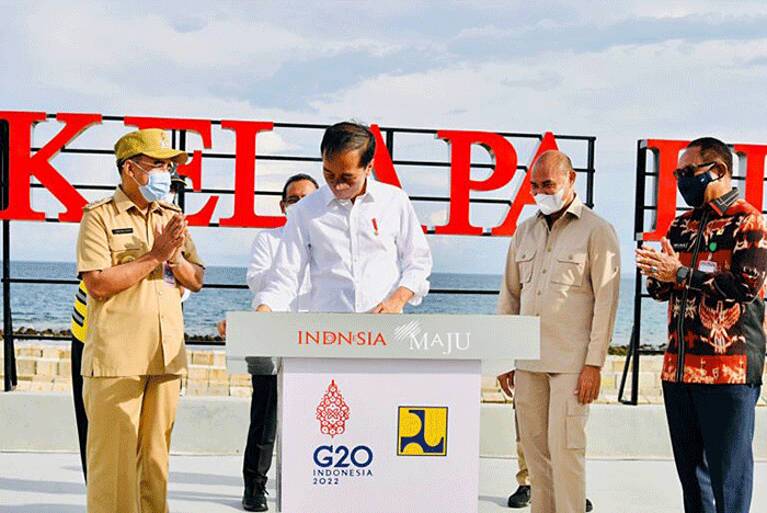 Mengawali agendanya hari ini, Presiden Joko Widodo meresmikan penataan kawasan Kota Kupang dalam kunjungan kerjanya ke Provinsi NTT.
