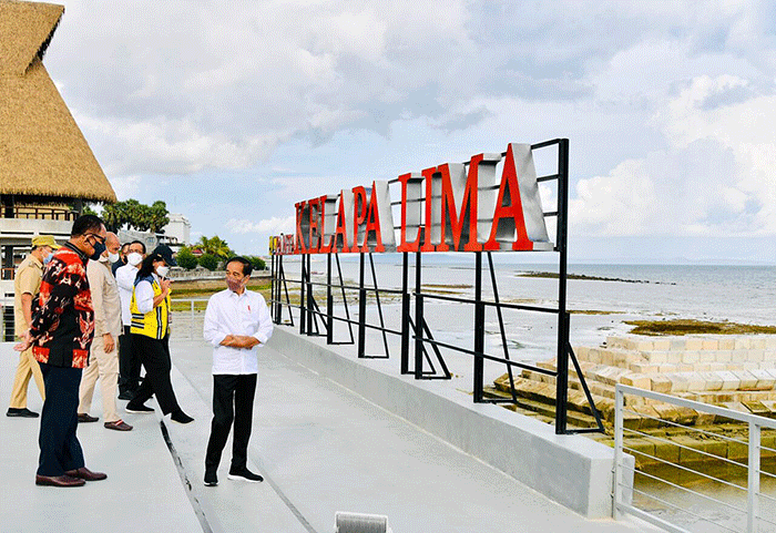 Mengawali agendanya hari ini, Presiden Joko Widodo meresmikan penataan kawasan Kota Kupang dalam kunjungan kerjanya ke Provinsi NTT.
