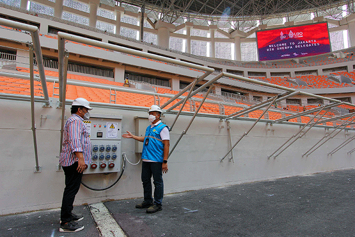 Pengecekan UPS kelistrikan Stadion Jakarta International Stadium (JIS) di Jakarta Utara, Kamis (24/3/2022).