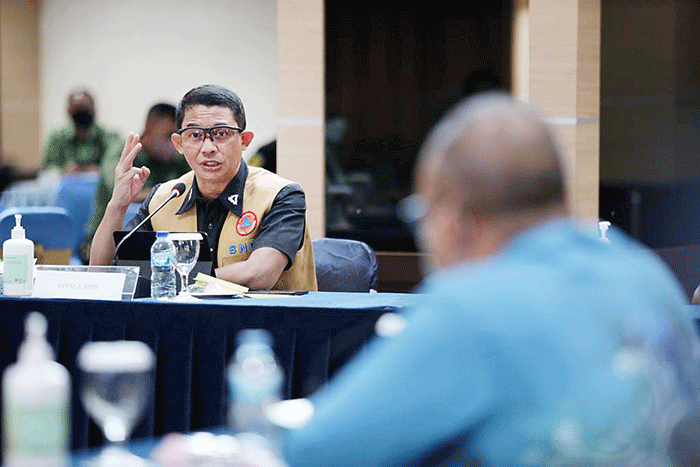 Kepala BNPB Letjen TNI Suharyanto mengingatkan kepada pemerintah daerah Kepulauan Riau agar tetap mengantisipasi adanya potensi lonjakan kasus Covid-19.