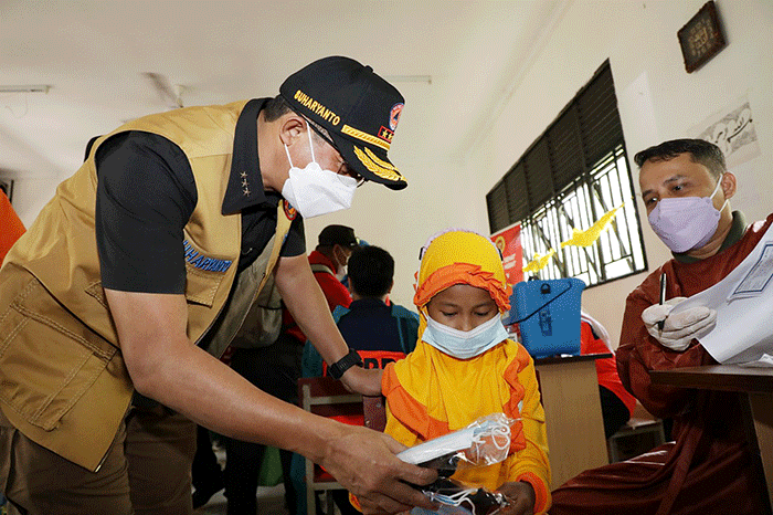 Kepala BNPB Letjen TNI Suharyanto mengingatkan kepada pemerintah daerah Kepulauan Riau agar tetap mengantisipasi adanya potensi lonjakan kasus Covid-19.