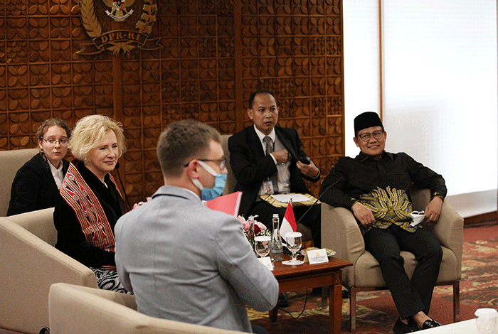 Wakil Ketua DPR Muhaimin Iskandar melakukan pertemuan dengan Duta Besar Rusia untuk Indonesia Ludmila Vorobieva di ruang delegasi, Nusantara III.