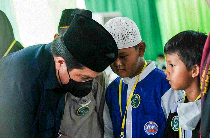 Menteri Badan Usaha Milik Negara (BUMN) Erick Thohir menghadiri Tabligh Akbar Dan Santunan Anak Yatim Majelis Dzikir At-Thohir.