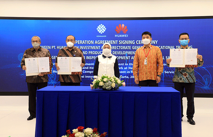 Penandatanganan Nota Kesepahaman Bersama (MoU) Peningkatan Kompetensi dan Pengembangan SDM Bidang Ketenagakerjaan.