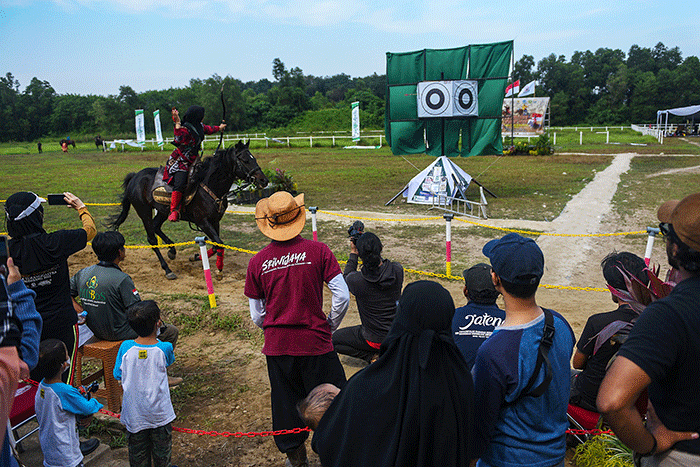 Festival Giat Talang Tuwo Panahan Berkuda Liga Turanggastra 2022, di Fasilitas Umum Yayasan Perumda, Palembang, Minggu (27/3/2022).