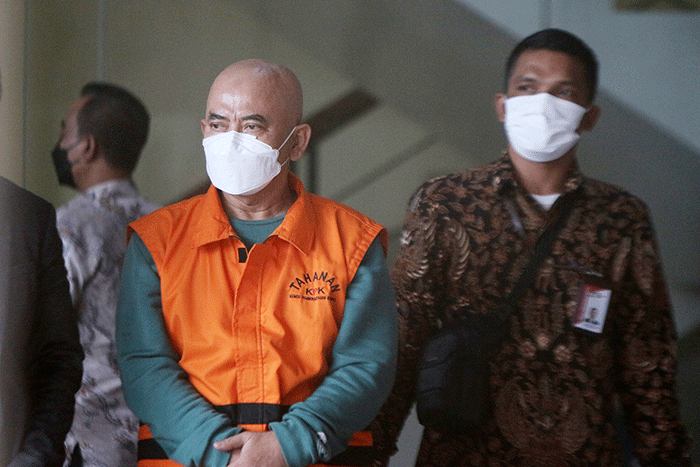 Tersangka Wali Kota Bekasi nonaktif Rahmat Effendi alias Pepen usai menjalani pemeriksaan lanjutan di Gedung Merah Putih KPK, Jakarta, Senin (28/3/2022).